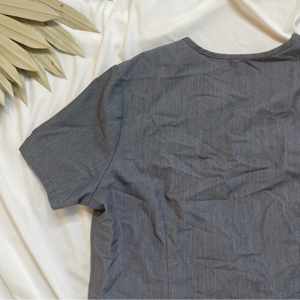 Figs Scrubs Graphite Grey Catarina Doctor Nurse One Pocket V-Neck Scrub Top - Picture 7 of 8